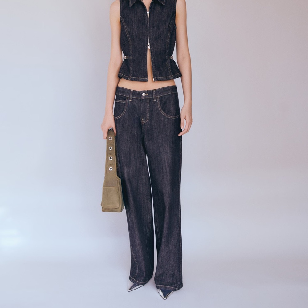 NWOT buckle back jeans (sz 0/ euro 32)